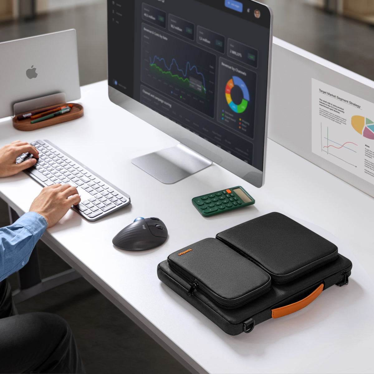 Defender-A42 Laptop Shoulder Bag for 14 inch MacBook Pro