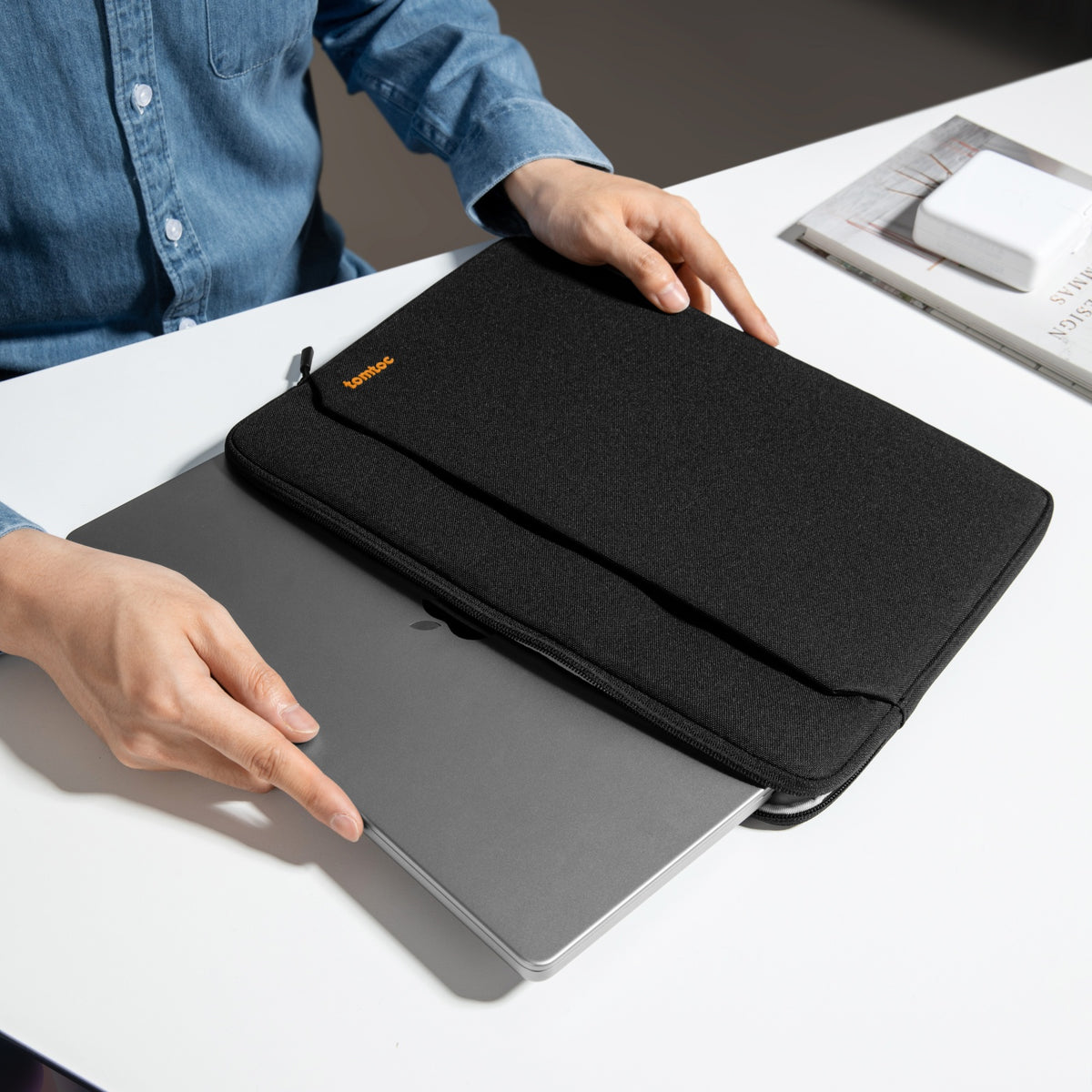 Light-A18 Laptop Sleeve for 13 inch MacBook Air/Pro