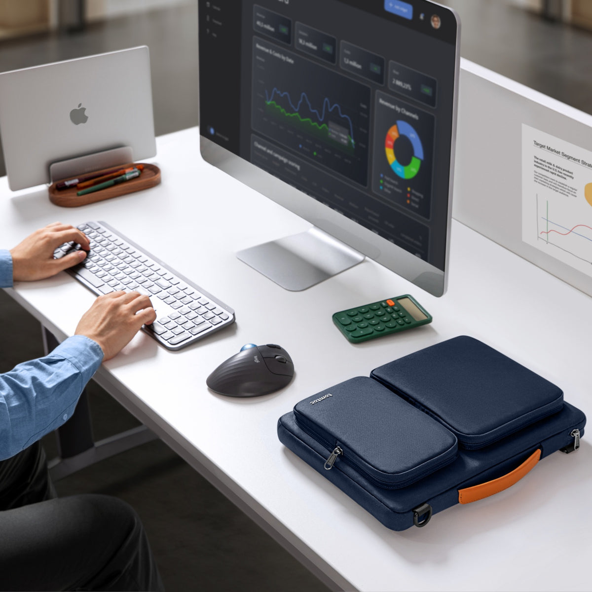 Defender-A42 Laptop Shoulder Bag for 16 inch MacBook Pro