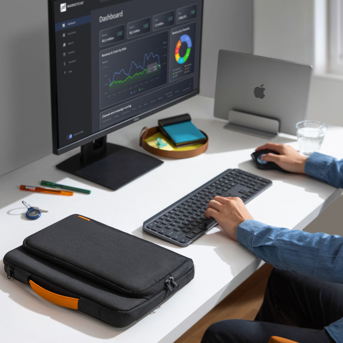 Defender-A14 Laptop Briefcase for 14 inch MacBook Pro