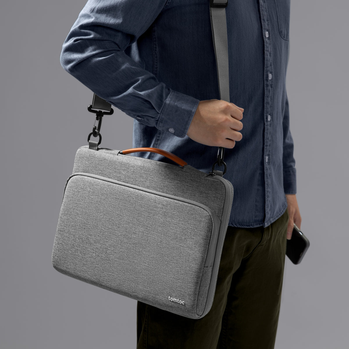 Defender-A40 Laptop Shoulder Bag for 14 inch MacBook Pro