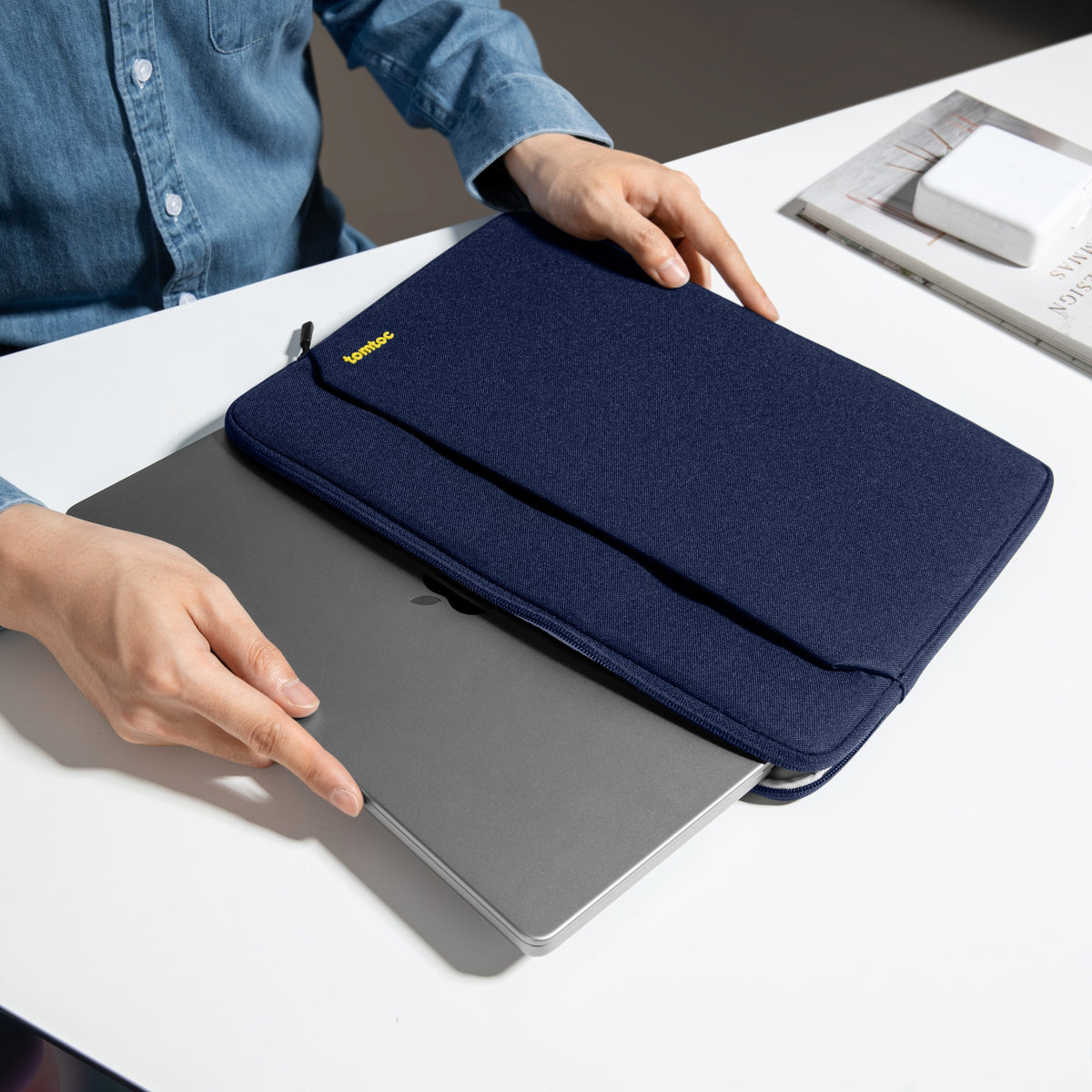 Light-A18 Laptop Sleeve for 13 inch MacBook Air/Pro
